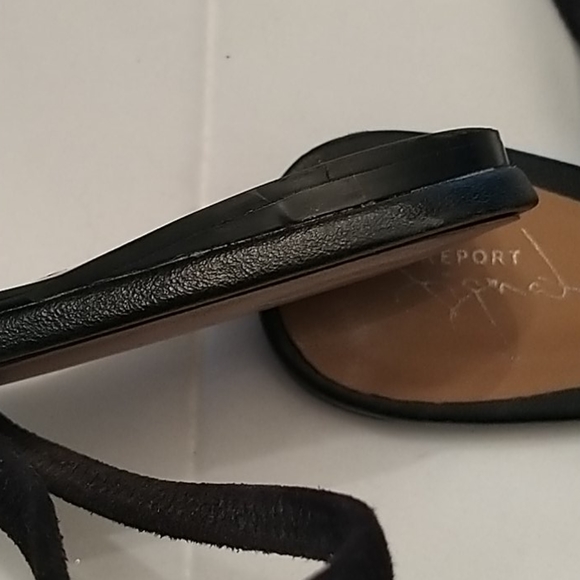 Fun black and White strap on - Picture 3 of 3